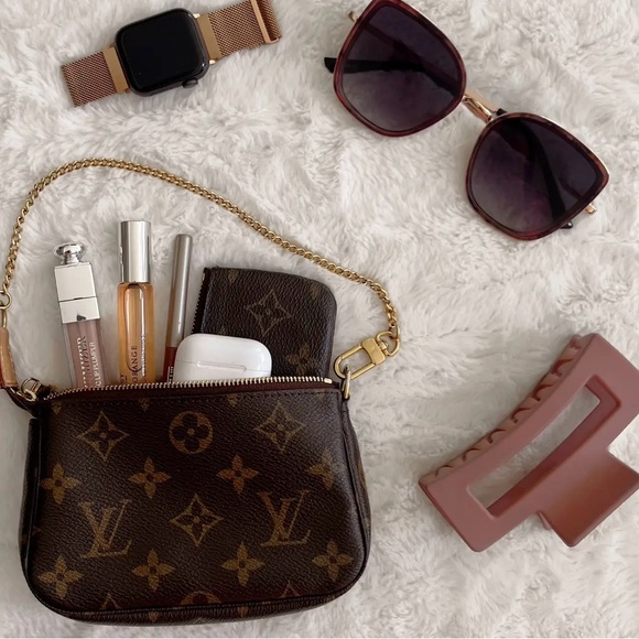 💛AUTHENTIC Louis Vuitton Mini Pochette💛 - Picture 12 of 13